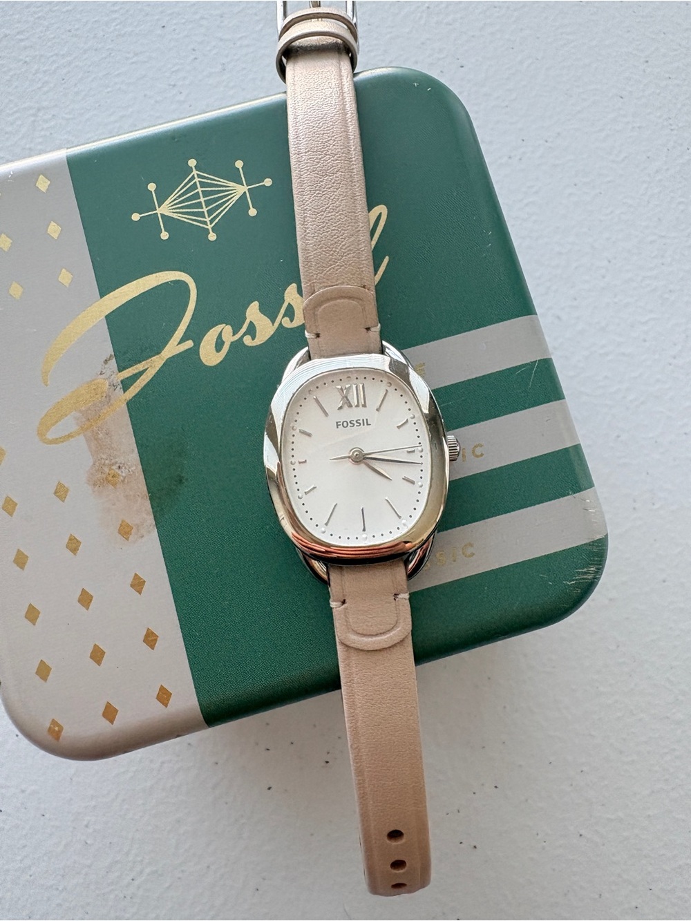 Fossil Ladies Silver-Tone Case Watch Beige Leather Strap NWOT